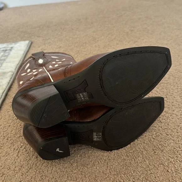 Ariat floral boots 7.5 - Picture 3 of 7